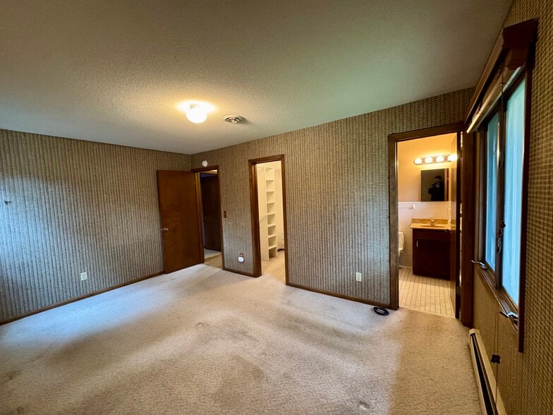 Master bedroom - 4007 Grimes Ave S