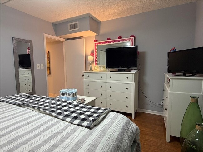 Building Photo - 2304 Lucaya Ln