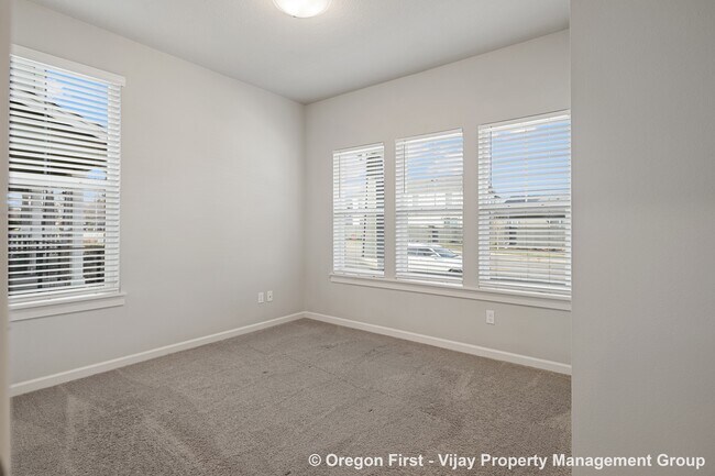 Building Photo - 3662 SE 67th Ave