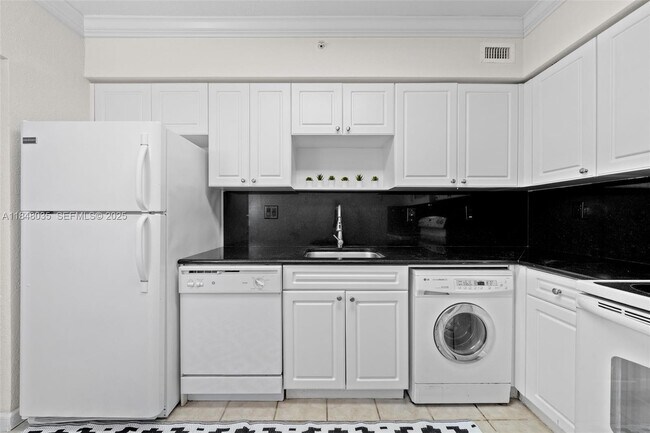 Building Photo - 2501 S Ocean Dr