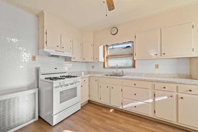 Building Photo - 72 W 33rd St