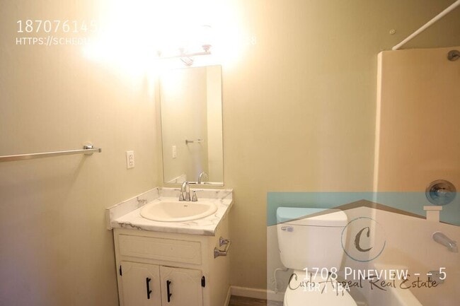 Building Photo - 1708 Pineview St