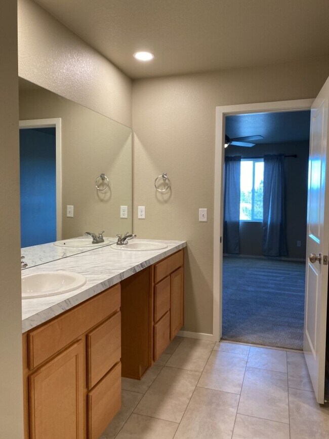 Building Photo - $300 Off 1st Month if Lease Starts by 5/1!