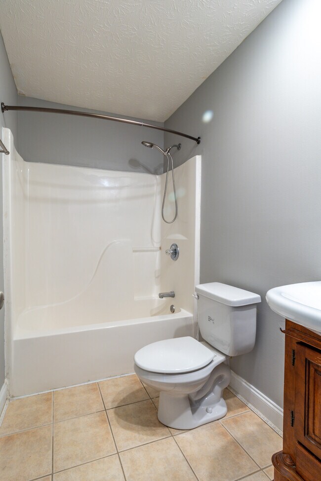 Building Photo - 7005 Buddy J Ln