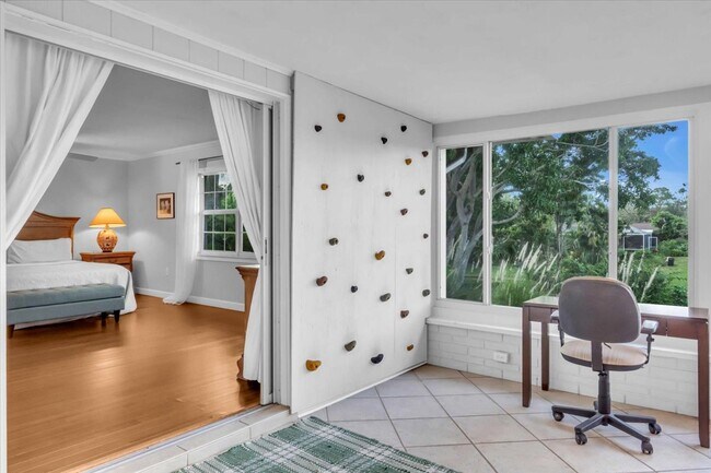 Building Photo - 2732 Valencia Dr