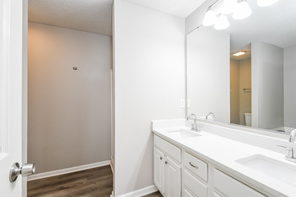Building Photo - 8039 Corktree Dr
