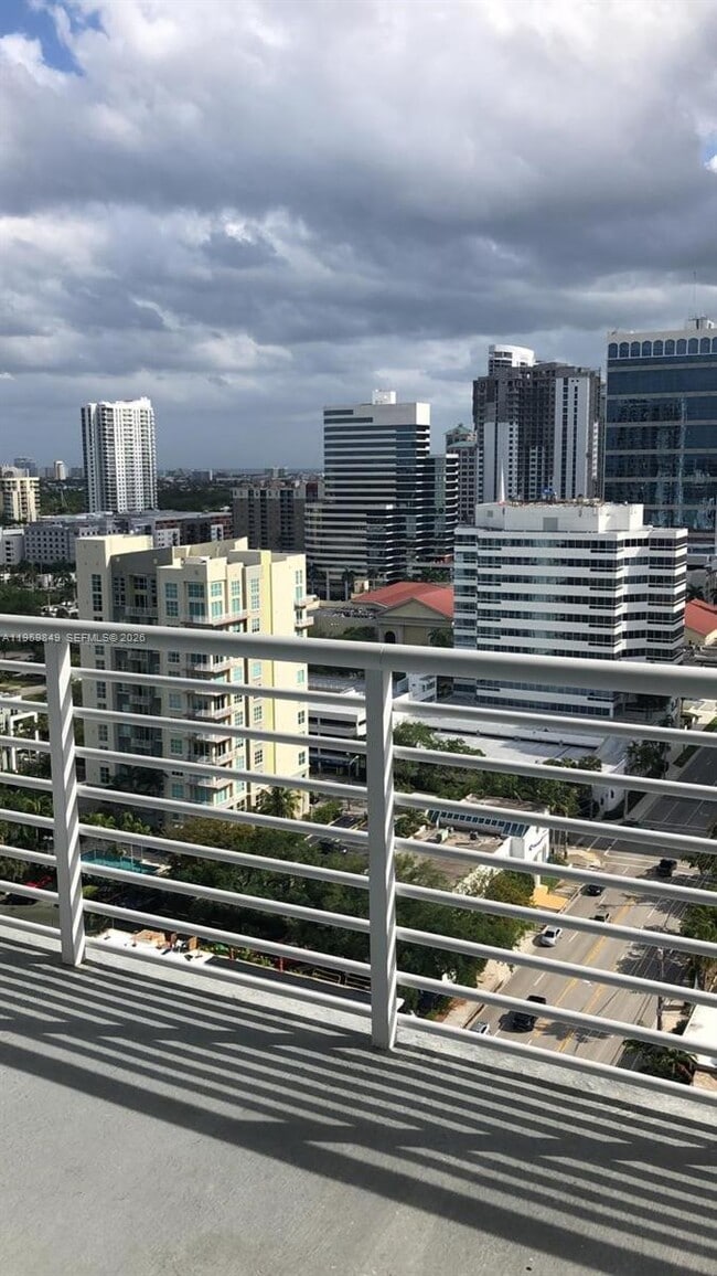 Building Photo - 315 NE 3rd Ave