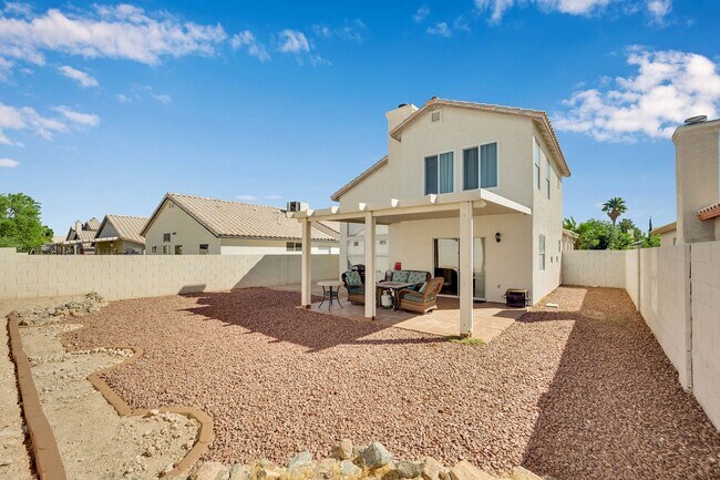 Building Photo - Solar Panels= No Nv Energy bill!! 3 Bed 2....