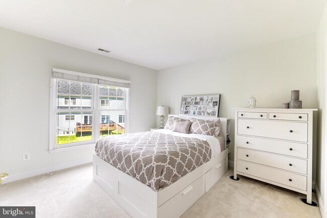 Building Photo - 2945 Oakton Knoll Ct