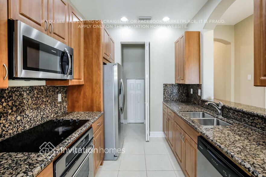 Building Photo - 6855 Julia Gardens Dr