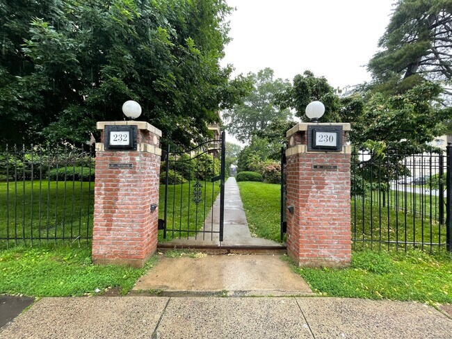 Building Photo - 230 Farmington Ave