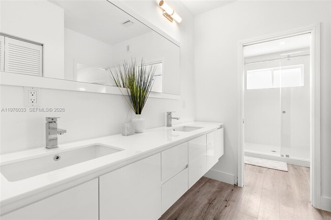 Building Photo - 1123 NE 23rd Terrace