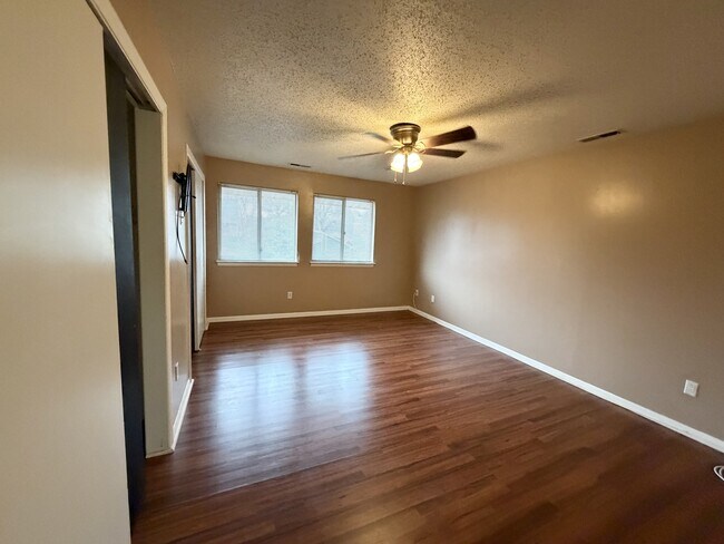 Building Photo - 845 Crashaw St