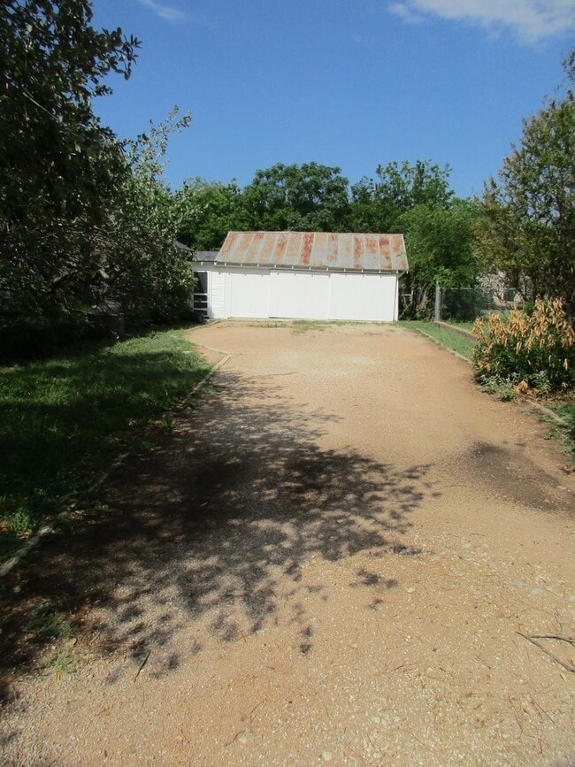 Building Photo - Charming Remodeled Home