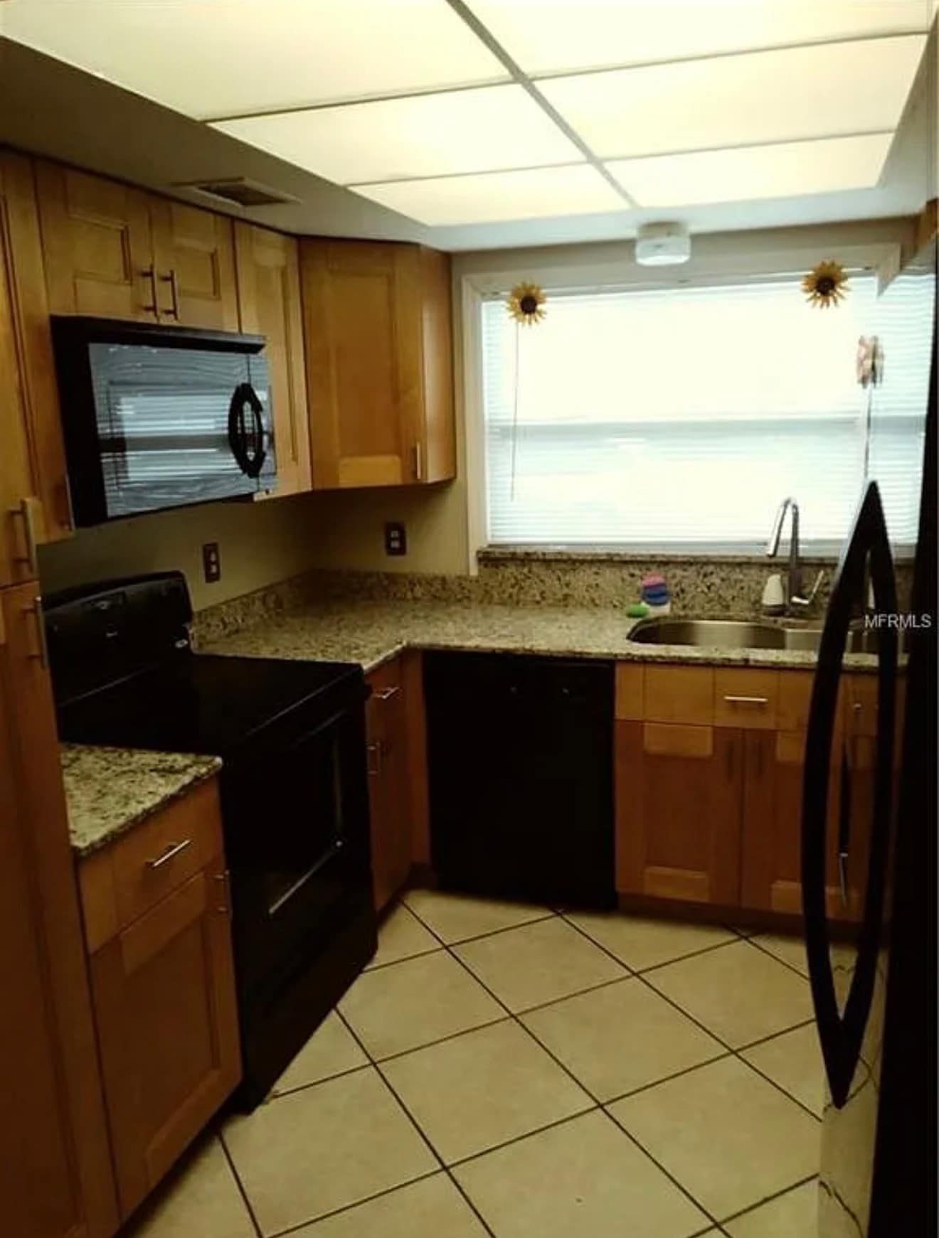 Building Photo - 3001 S Pines Dr