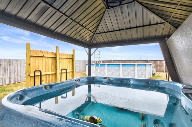 Building Photo - 414 Plateau St