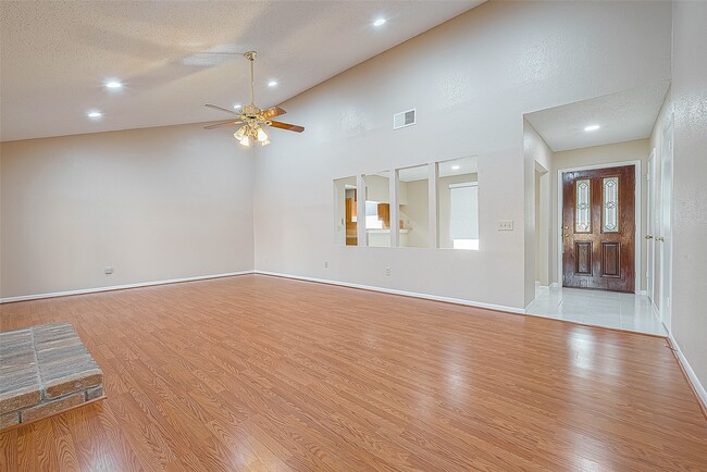 Building Photo - 3231 E Heatherock Cir