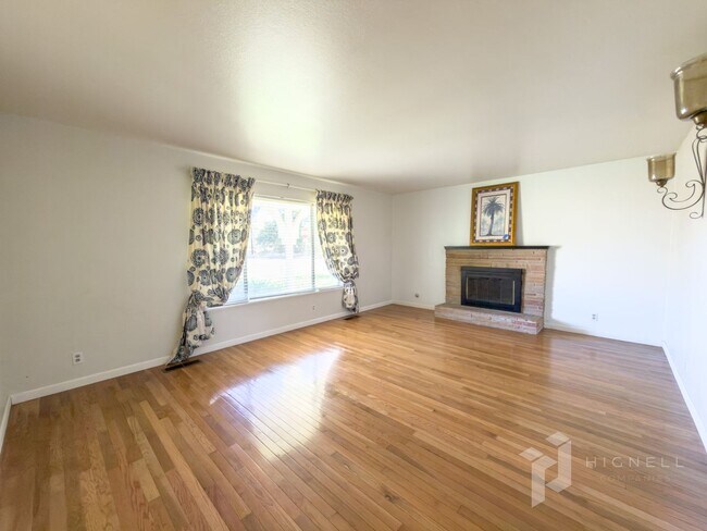Building Photo - 1094 Manzanita Ave