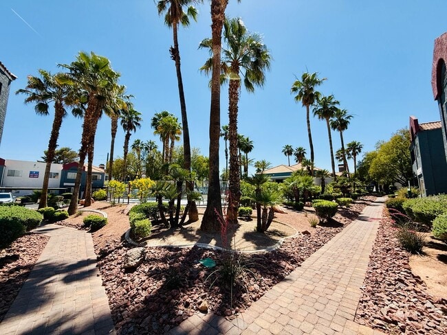 Building Photo - Charming 1-Bedroom Condo in the Heart of S...