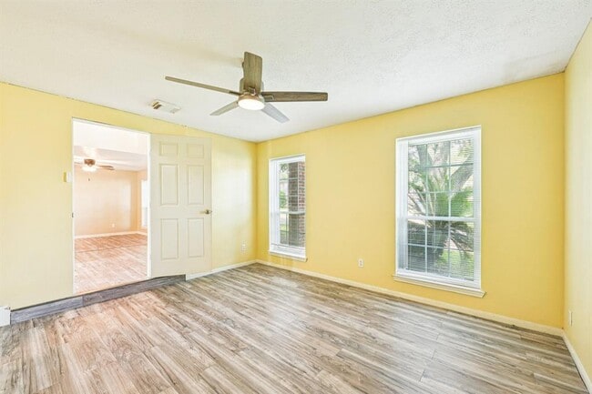 Building Photo - 10410 Springland Ct