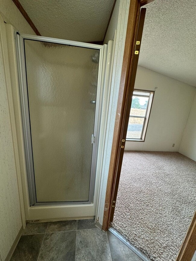 Building Photo - Pet Friendly 2bdrm, 2 bath home in the Cou...
