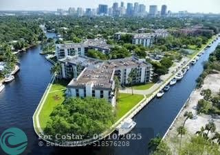 Building Photo - 900 River Reach Dr