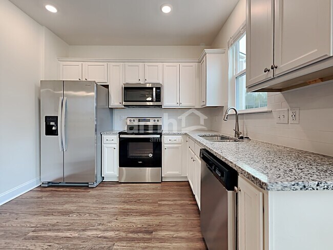 Building Photo - 334 Azore Way