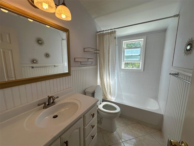Building Photo - 14 Somers Ln
