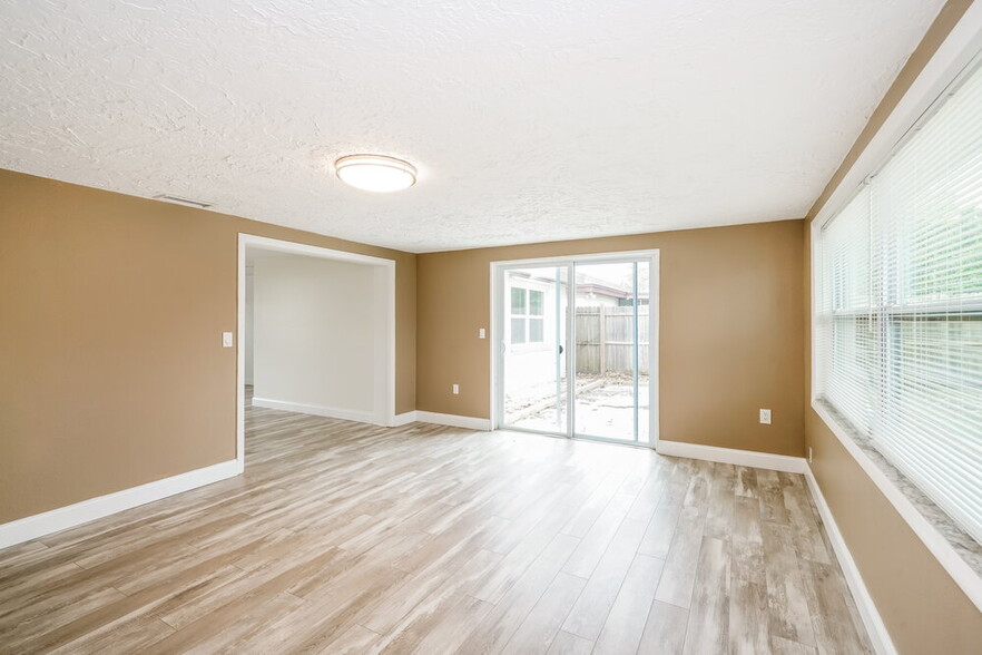 Building Photo - 4045 Grayton Dr