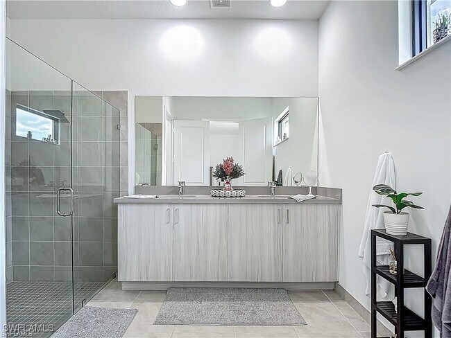 Building Photo - 5285 Marano Dr