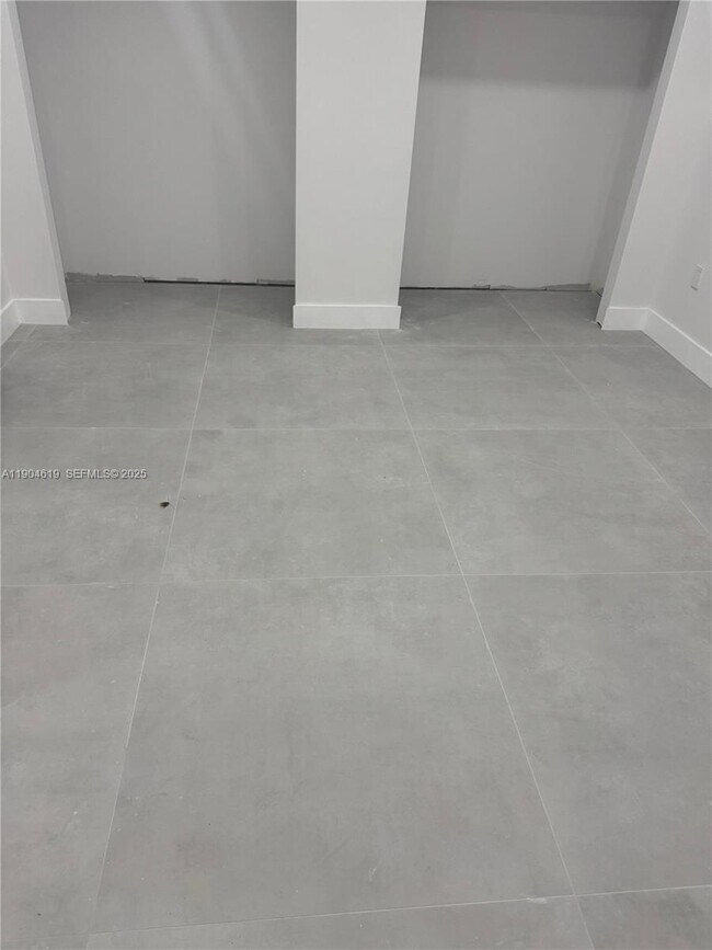 Building Photo - 9410 SW 55th St