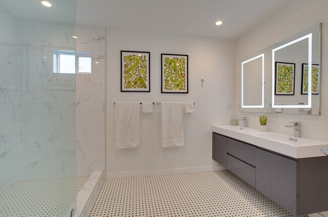 Building Photo - 12945 Welby Way