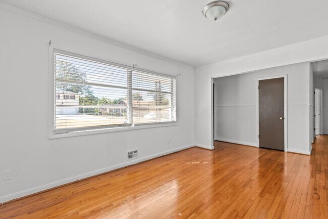 Building Photo - 4010 Emerald Lake Dr