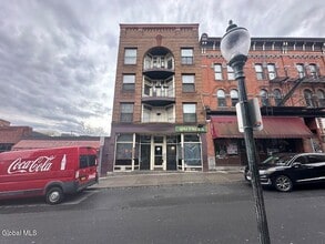 Building Photo - 16 Caroline St