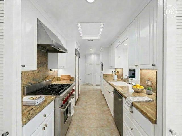 Building Photo - 7920 Avenida Alamar