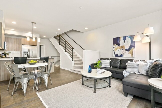 Building Photo - 3Bd/2.75Ba Issaquah Townhome