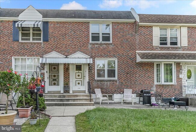 Building Photo - 324 W Rively Ave