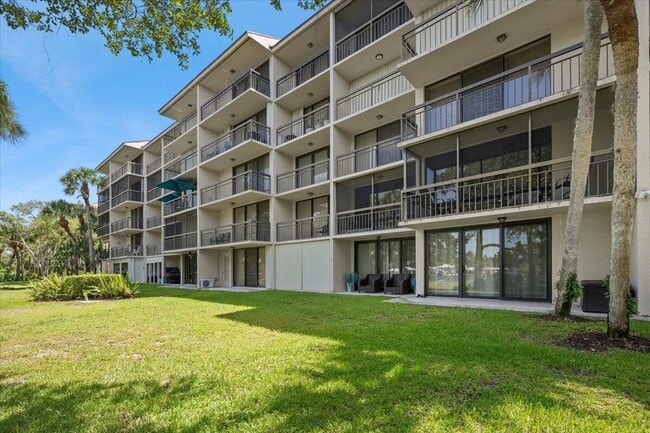 Building Photo - 2001 Marina Isle Way