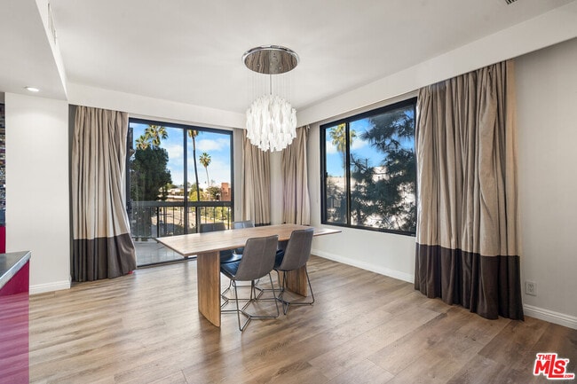 Building Photo - 4460 Wilshire Blvd