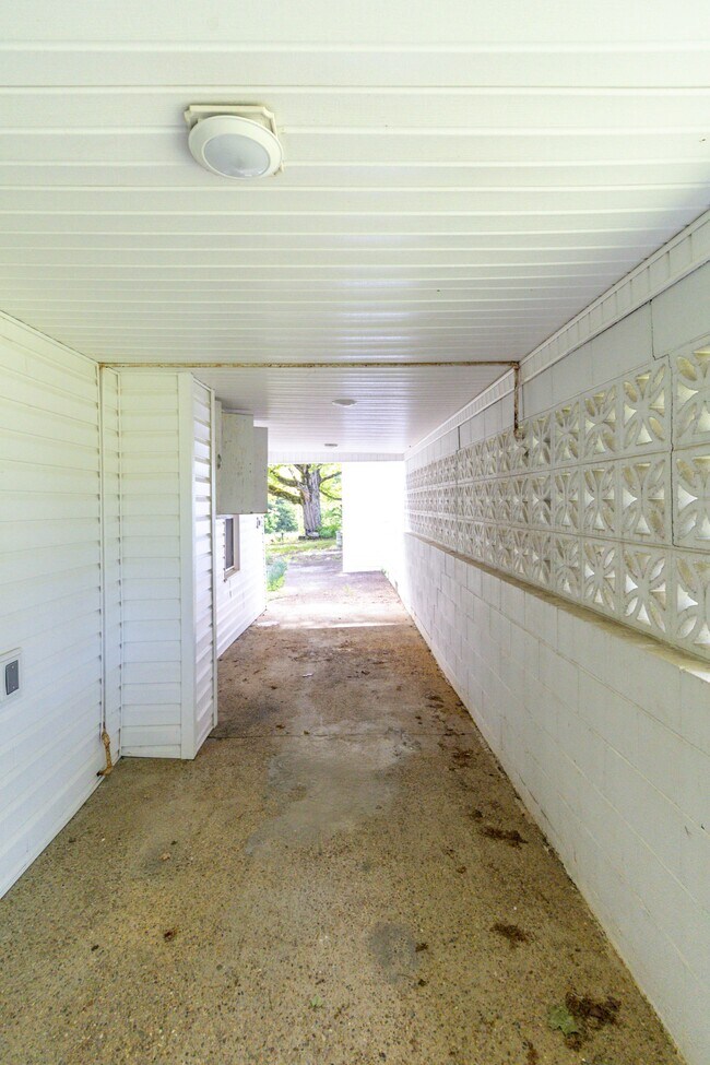 Building Photo - 9448 Lusk Rd