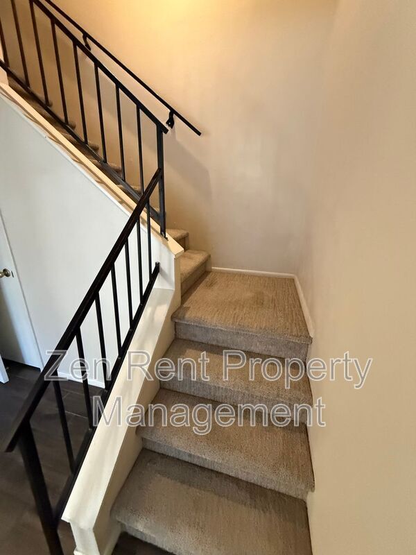 Building Photo - 286 W Palomino Dr