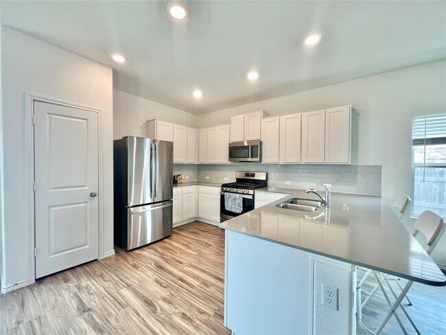 Primary Photo - 6533 Strelitzia Cove