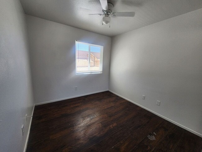 Building Photo - 3 Bedroom 2Bath- A Must See!