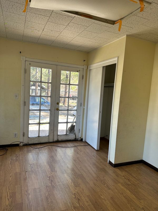 Building Photo - 200 E Country Club Blvd