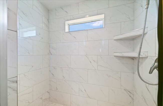Building Photo - Eagle Townhome with Upscale Finishes!