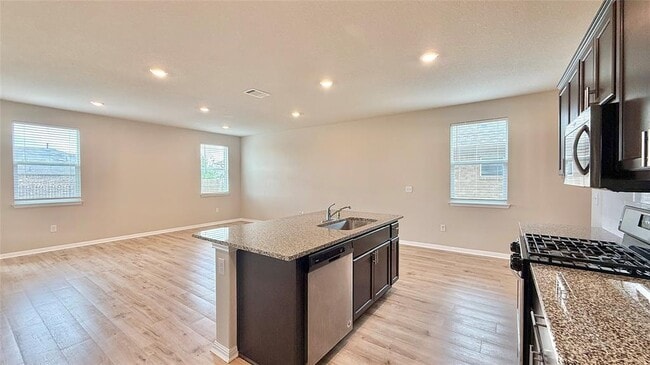 Building Photo - 521 Otto Ave