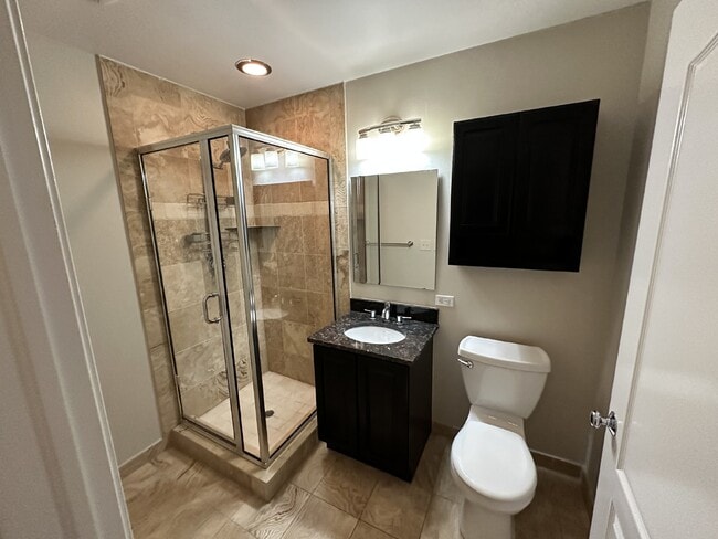 Building Photo - 2 bed/2 bath condo in Golden Triangle