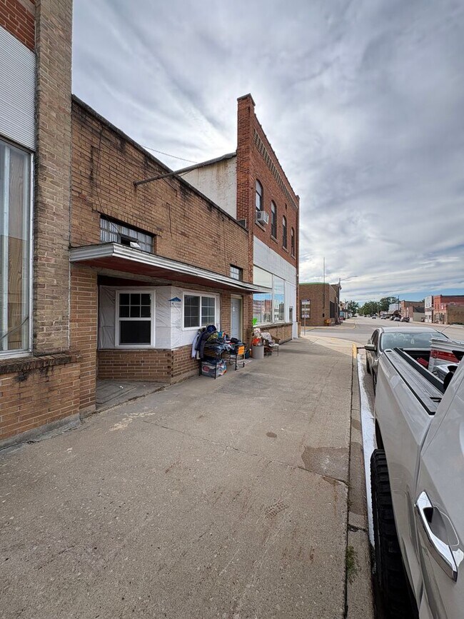 Building Photo - 805 E Main St