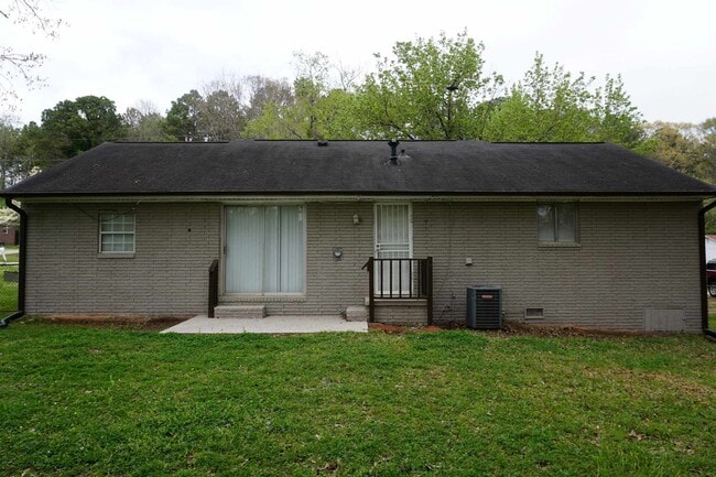 Building Photo - 504 Pinecrest Dr