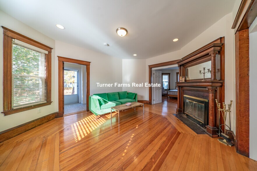 Building Photo - 124 Forest St